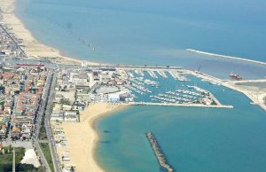 15 x 4.5 Metro Amarração Porto de Recreio di Pescara Para Venda