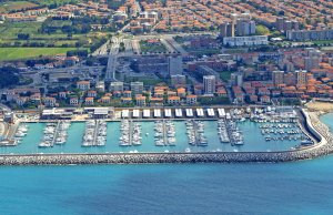 24 x 6.5 Metro Amarração Porto de Recreio Cala de' Medici Para Venda