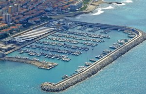 24 x 6.5 Metro Amarração Porto de Recreio Cala de' Medici Para Venda