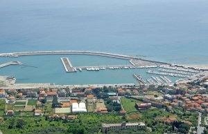 8 x 3 Metro Amarração Porto de Recreio Di Loano Para Venda