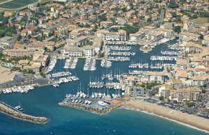 40 x 9 Metro Amarração Port De Frejus Porto de Recreio Para Venda