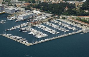 40 x 9 Metro Amarração Porto Lottie Porto de Recreio, La Spezia Para Venda