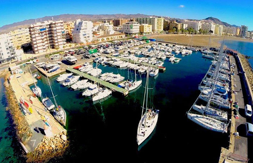 CN Aguilas Marina - Amarrações